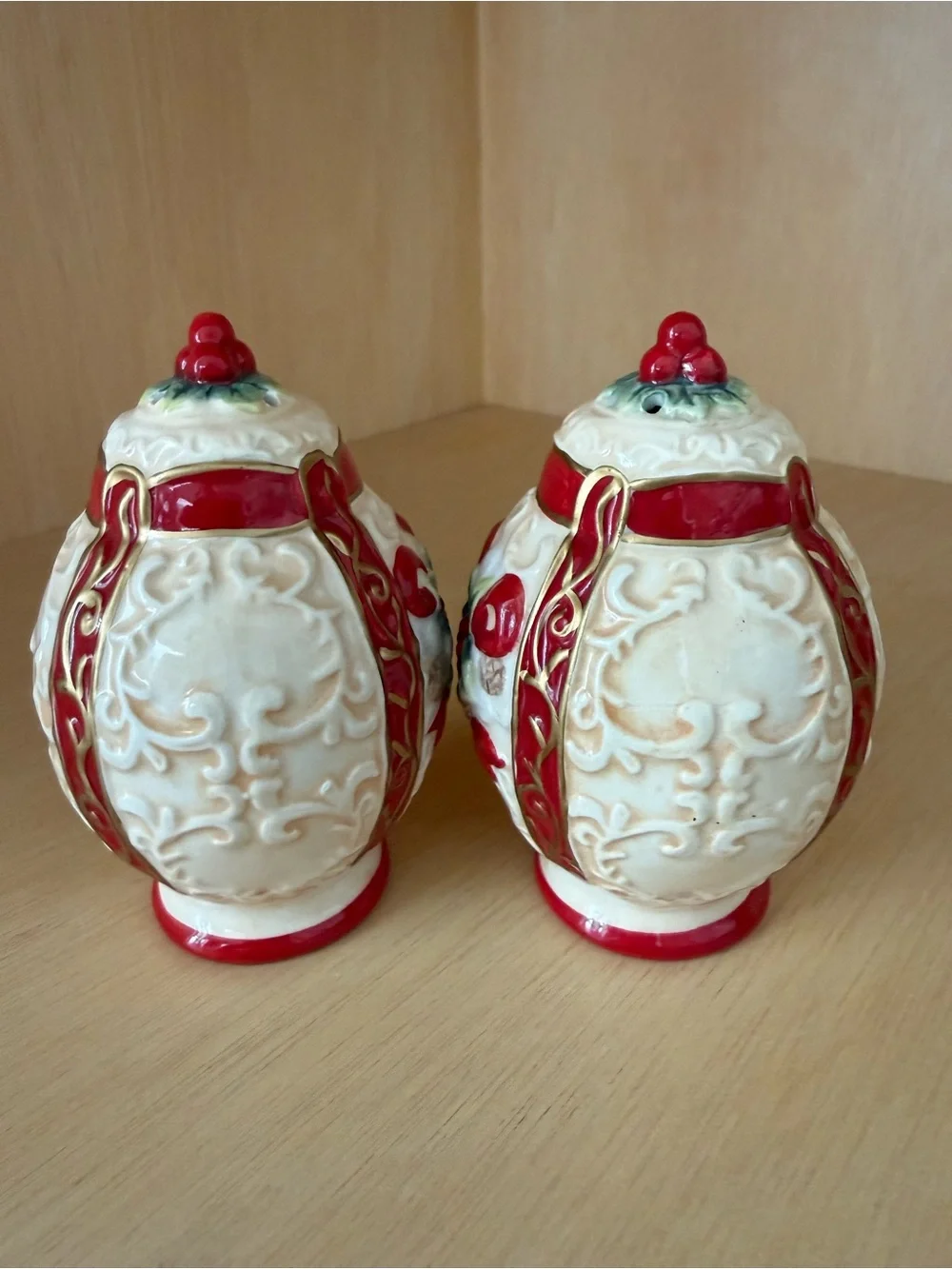 Cosmos Gifts Christmas Poinsettia Salt and Pepper Shakers Ceramic Holiday Decor